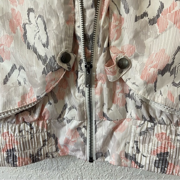 Free people Movement Off The Grid Printed Vest Size Medium NWT - Picture 8 of 10